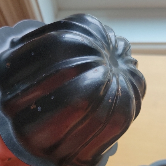 Black Non-Stick Baking Molds - Picture 3 of 6